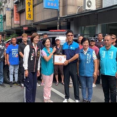 台灣善種子義工團募集飲用水及麵包，號召30台皮卡車挺進廬山，送愛到災區！（觀傳媒南投新聞）【記者石振賢／南投報導】2023/8/9