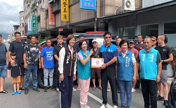 台灣善種子義工團募集飲用水及麵包，號召30台皮卡車挺進廬山，送愛到災區！（觀傳媒南投新聞）【記者石振賢／南投報導】2023/8/9